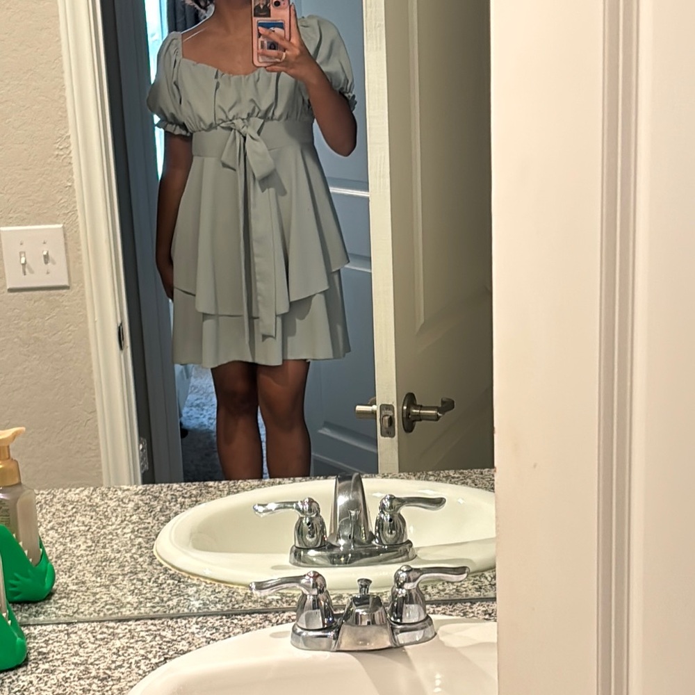 Elegant Light Pastel Green Dress with Puff Sleeves